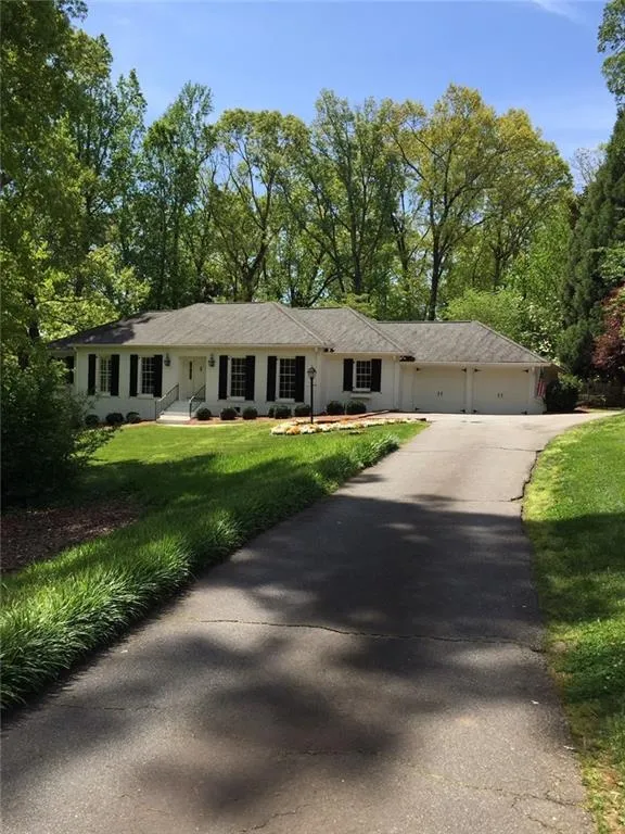 4730 Merlendale Drive, Atlanta, Georgia 30327, 3 Bedrooms Bedrooms, ,2 BathroomsBathrooms,Residential,Sold,4730 Merlendale Drive,5982748