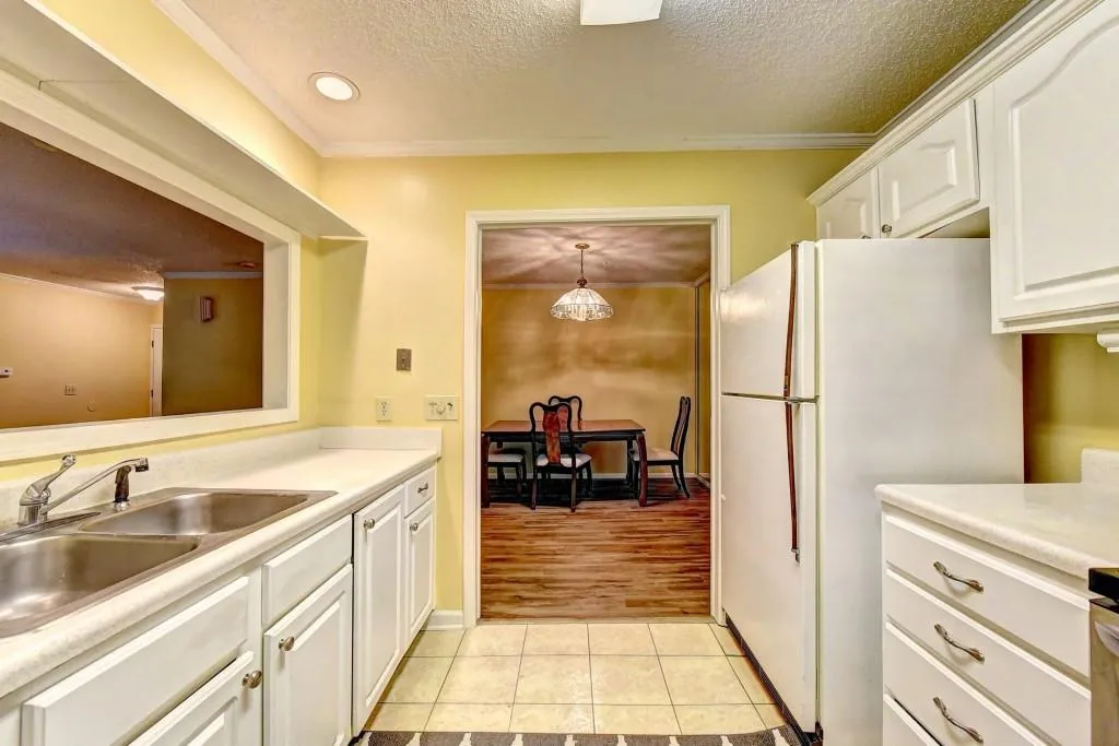 511 Abingdon Way, Sandy Springs, Georgia 30328, 2 Bedrooms Bedrooms, ,2 BathroomsBathrooms,Residential,Sold,511 Abingdon Way,6014308