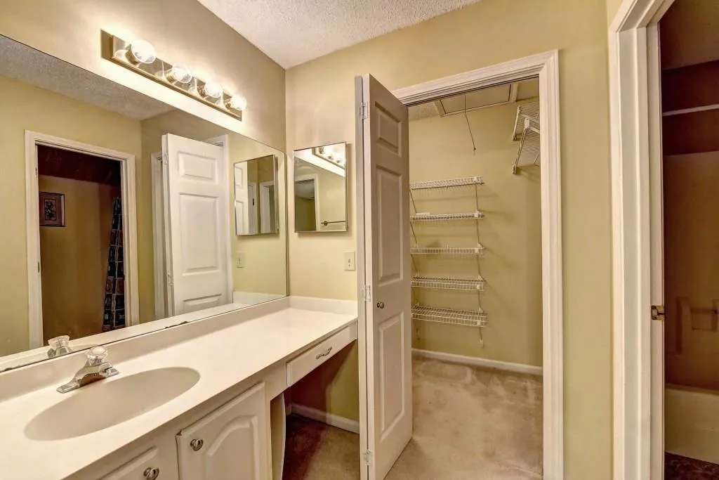 511 Abingdon Way, Sandy Springs, Georgia 30328, 2 Bedrooms Bedrooms, ,2 BathroomsBathrooms,Residential,Sold,511 Abingdon Way,6014308