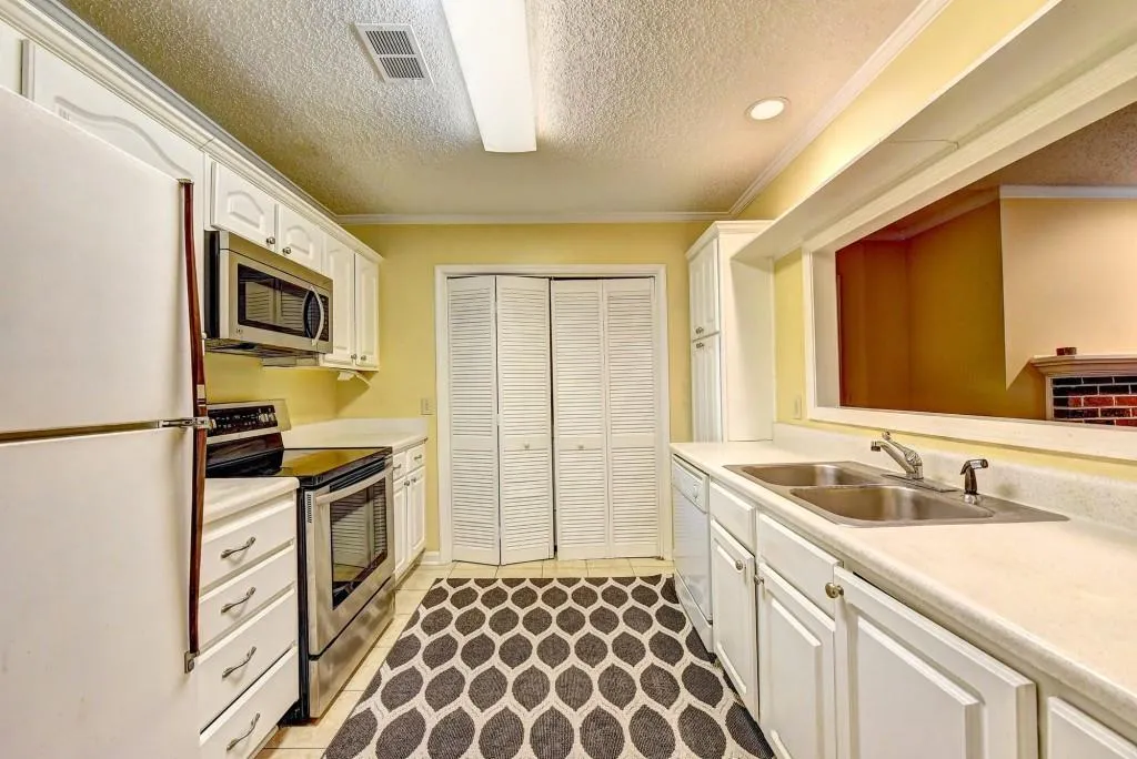 511 Abingdon Way, Sandy Springs, Georgia 30328, 2 Bedrooms Bedrooms, ,2 BathroomsBathrooms,Residential,Sold,511 Abingdon Way,6014308