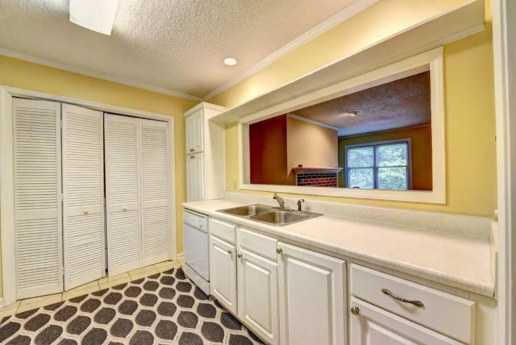 511 Abingdon Way, Sandy Springs, Georgia 30328, 2 Bedrooms Bedrooms, ,2 BathroomsBathrooms,Residential,Sold,511 Abingdon Way,6014308