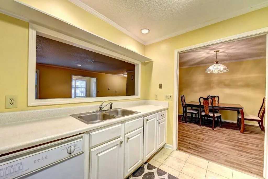 511 Abingdon Way, Sandy Springs, Georgia 30328, 2 Bedrooms Bedrooms, ,2 BathroomsBathrooms,Residential,Sold,511 Abingdon Way,6014308