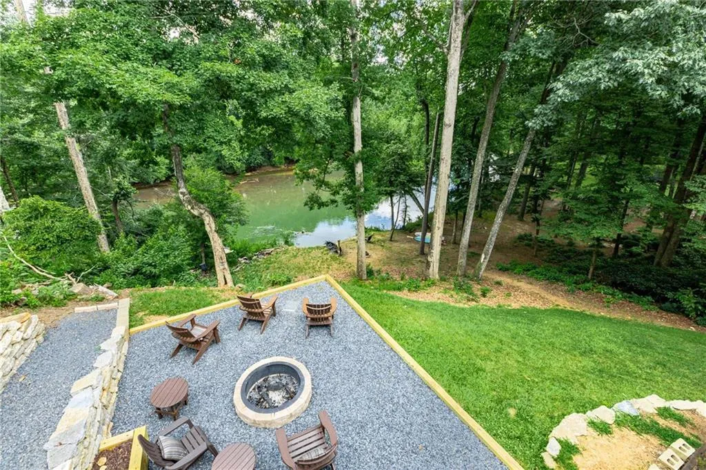 7325 Chattahoochee Bluff Drive, Sandy Springs, Georgia 30350, 5 Bedrooms Bedrooms, ,3 BathroomsBathrooms,Residential,Sold,7325 Chattahoochee Bluff Drive,6914122