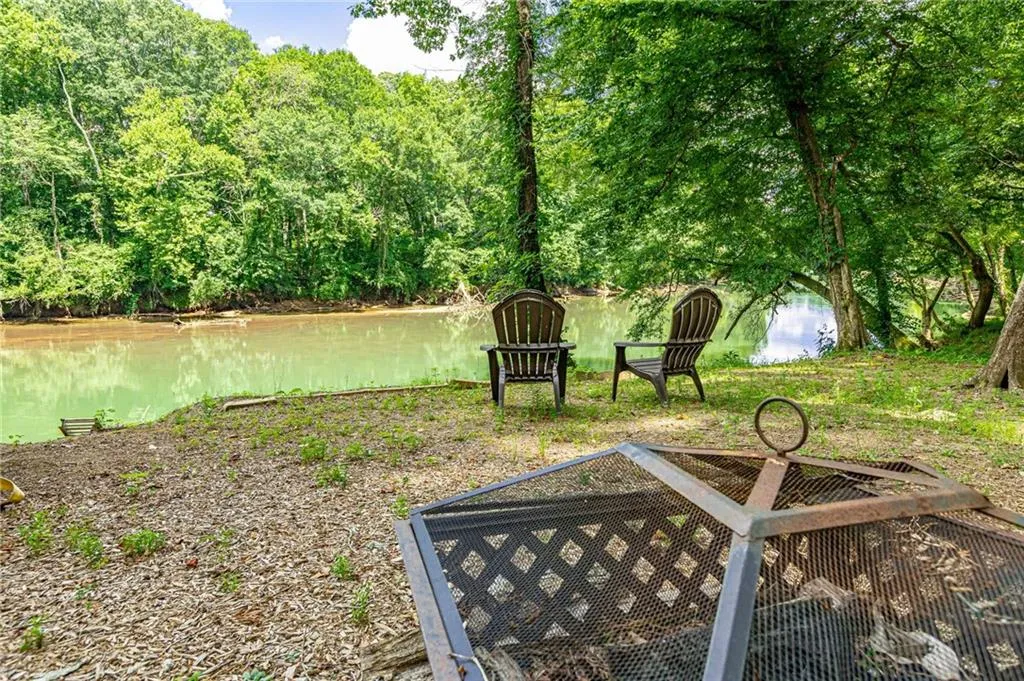 7325 Chattahoochee Bluff Drive, Sandy Springs, Georgia 30350, 5 Bedrooms Bedrooms, ,3 BathroomsBathrooms,Residential,Sold,7325 Chattahoochee Bluff Drive,6914122