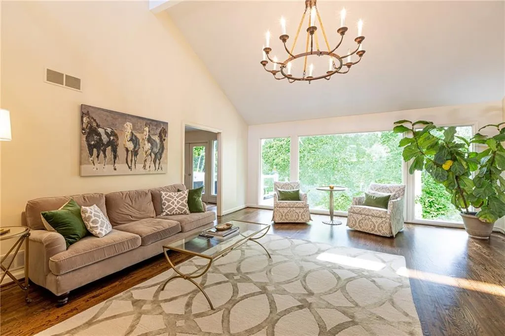 7325 Chattahoochee Bluff Drive, Sandy Springs, Georgia 30350, 5 Bedrooms Bedrooms, ,3 BathroomsBathrooms,Residential,Sold,7325 Chattahoochee Bluff Drive,6914122