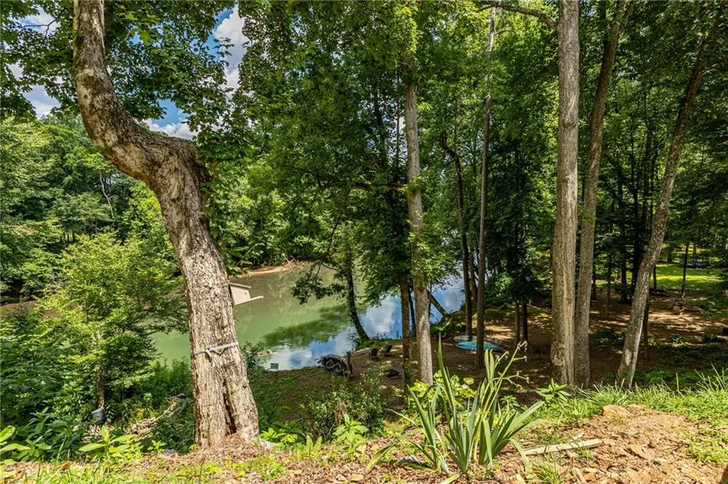 7325 Chattahoochee Bluff Drive, Sandy Springs, Georgia 30350, 5 Bedrooms Bedrooms, ,3 BathroomsBathrooms,Residential,Sold,7325 Chattahoochee Bluff Drive,6914122