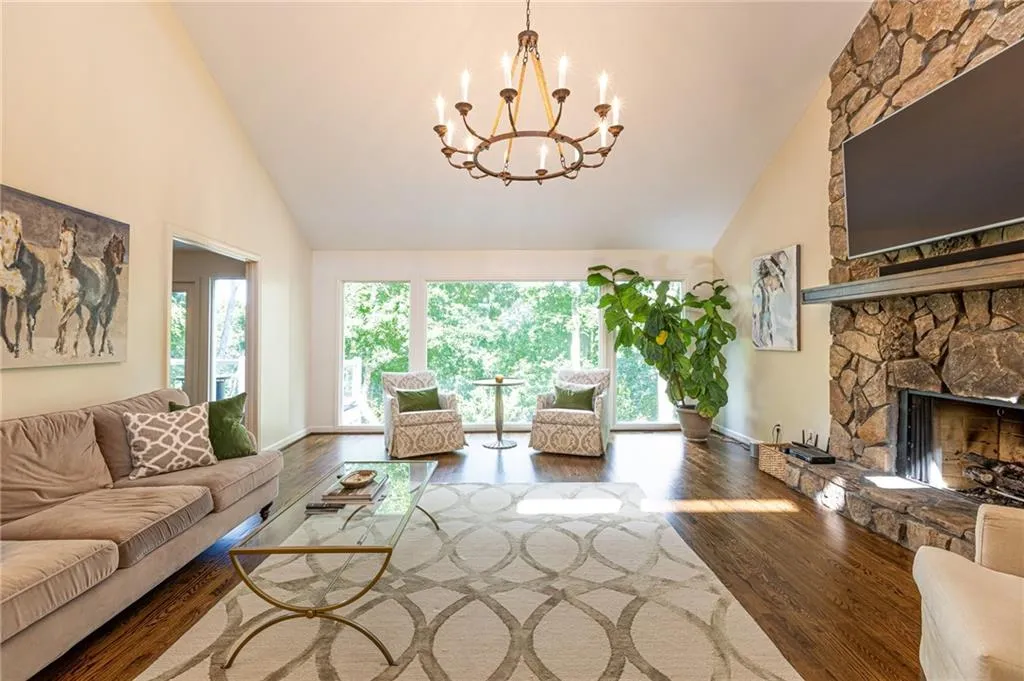 7325 Chattahoochee Bluff Drive, Sandy Springs, Georgia 30350, 5 Bedrooms Bedrooms, ,3 BathroomsBathrooms,Residential,Sold,7325 Chattahoochee Bluff Drive,6914122