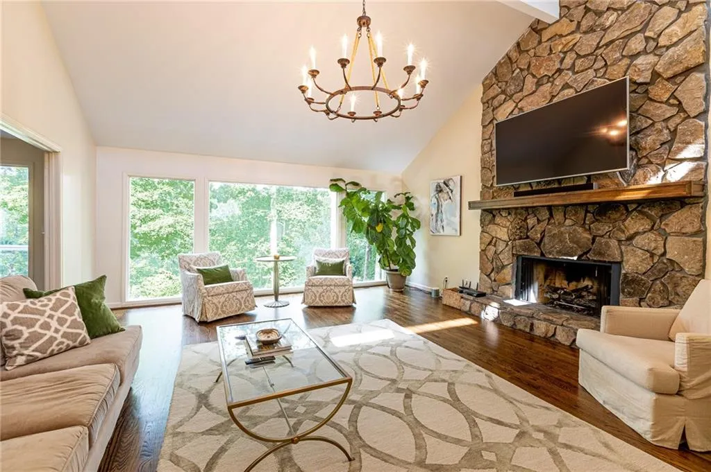 7325 Chattahoochee Bluff Drive, Sandy Springs, Georgia 30350, 5 Bedrooms Bedrooms, ,3 BathroomsBathrooms,Residential,Sold,7325 Chattahoochee Bluff Drive,6914122