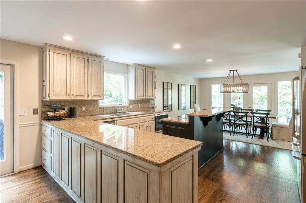 7325 Chattahoochee Bluff Drive, Sandy Springs, Georgia 30350, 5 Bedrooms Bedrooms, ,3 BathroomsBathrooms,Residential,Sold,7325 Chattahoochee Bluff Drive,6914122