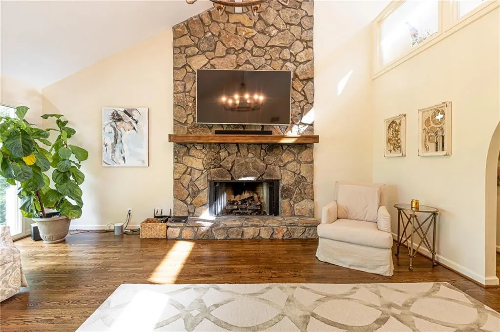 7325 Chattahoochee Bluff Drive, Sandy Springs, Georgia 30350, 5 Bedrooms Bedrooms, ,3 BathroomsBathrooms,Residential,Sold,7325 Chattahoochee Bluff Drive,6914122