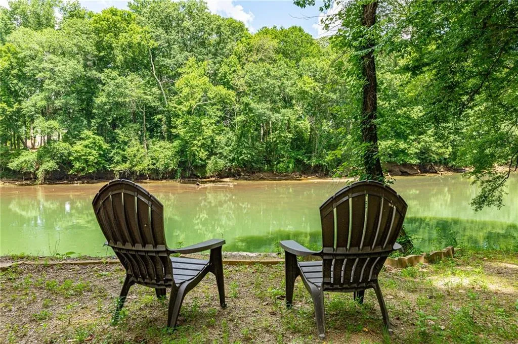 7325 Chattahoochee Bluff Drive, Sandy Springs, Georgia 30350, 5 Bedrooms Bedrooms, ,3 BathroomsBathrooms,Residential,Sold,7325 Chattahoochee Bluff Drive,6914122