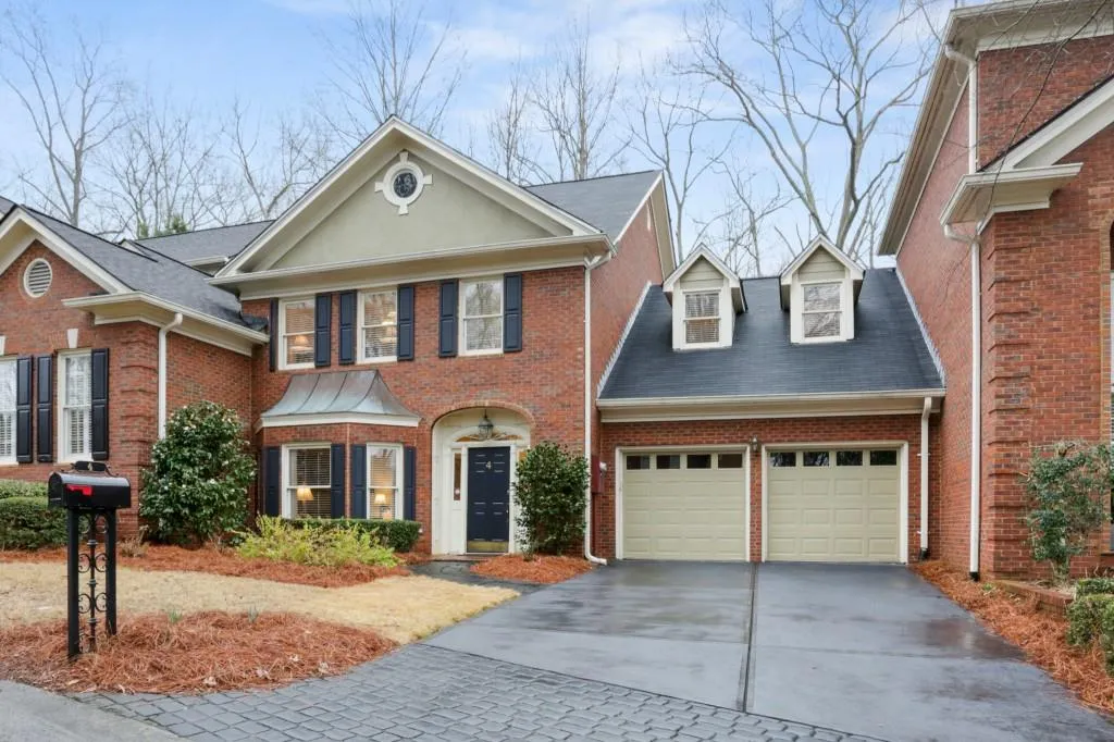 7155 Roswell Road Unit 4, Sandy Springs, Georgia 30328, 3 Bedrooms Bedrooms, ,2 BathroomsBathrooms,Residential,Sold,7155 Roswell Road Unit 4,6677495