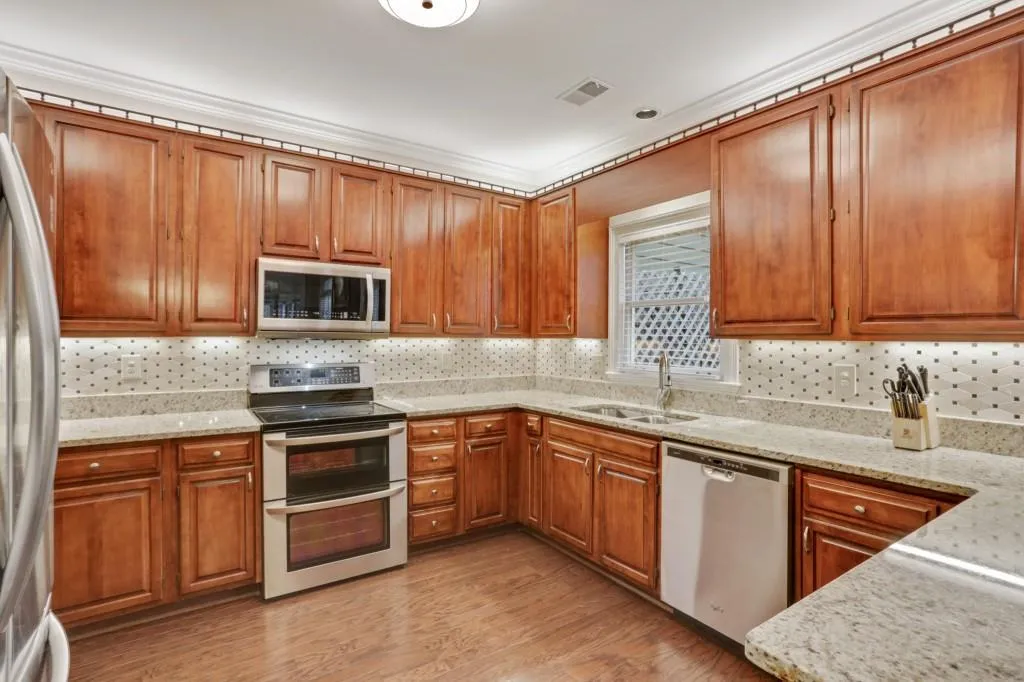 7155 Roswell Road Unit 4, Sandy Springs, Georgia 30328, 3 Bedrooms Bedrooms, ,2 BathroomsBathrooms,Residential,Sold,7155 Roswell Road Unit 4,6677495