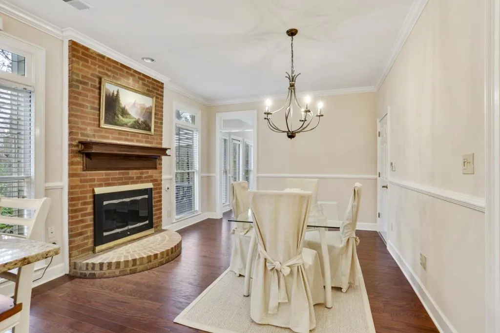 7155 Roswell Road Unit 4, Sandy Springs, Georgia 30328, 3 Bedrooms Bedrooms, ,2 BathroomsBathrooms,Residential,Sold,7155 Roswell Road Unit 4,6677495