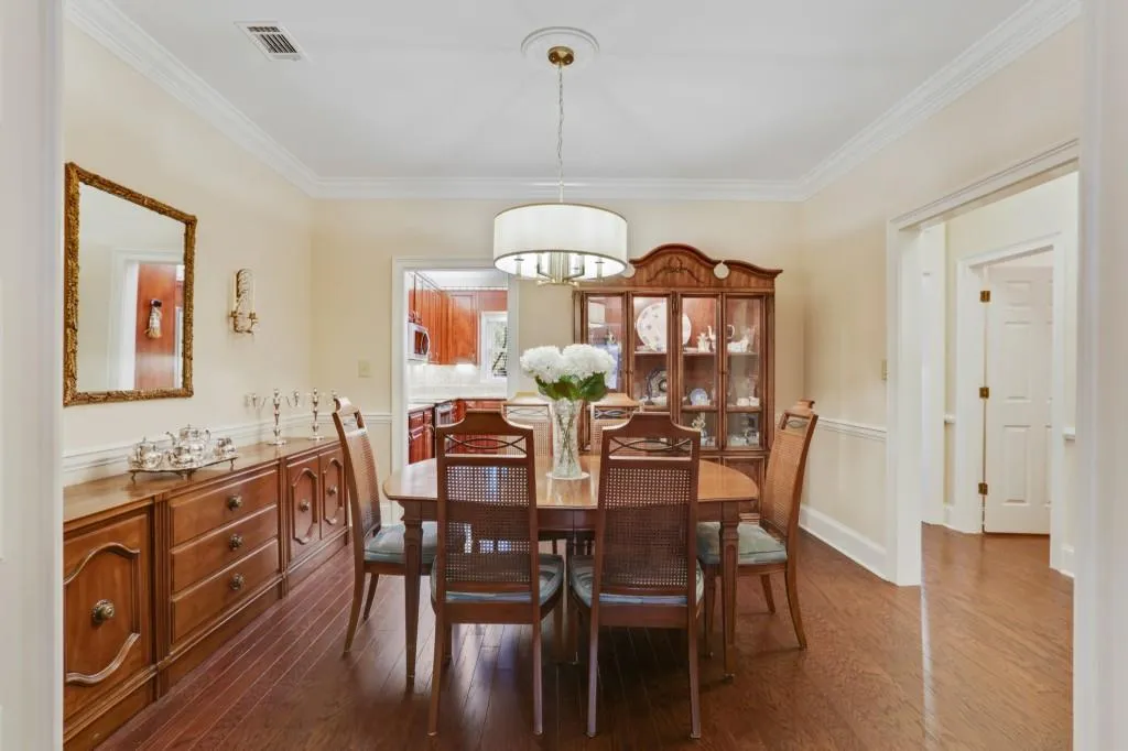 7155 Roswell Road Unit 4, Sandy Springs, Georgia 30328, 3 Bedrooms Bedrooms, ,2 BathroomsBathrooms,Residential,Sold,7155 Roswell Road Unit 4,6677495