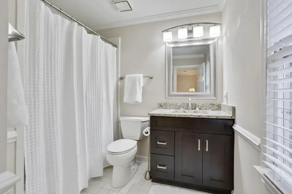 7155 Roswell Road Unit 4, Sandy Springs, Georgia 30328, 3 Bedrooms Bedrooms, ,2 BathroomsBathrooms,Residential,Sold,7155 Roswell Road Unit 4,6677495