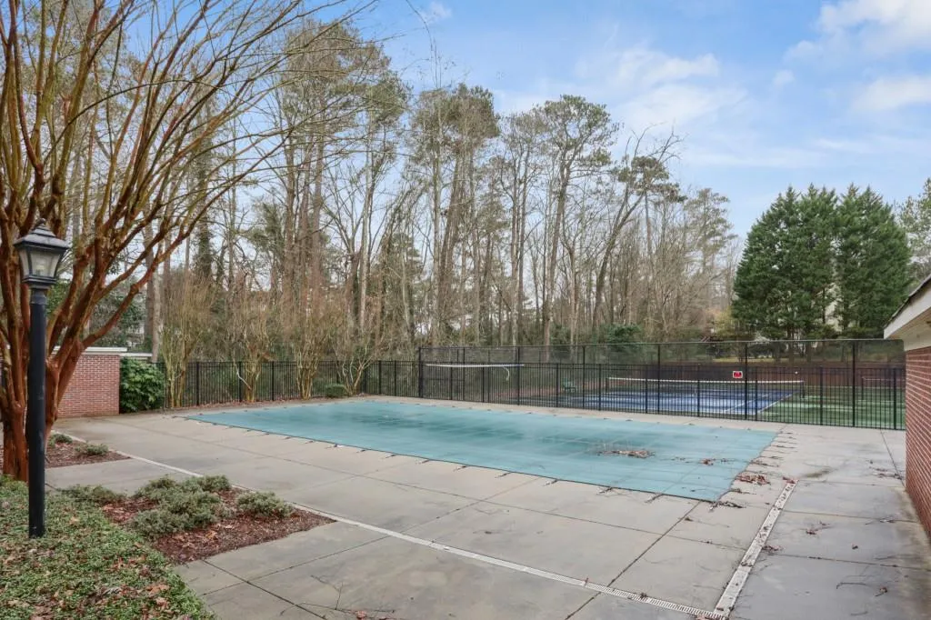 7155 Roswell Road Unit 4, Sandy Springs, Georgia 30328, 3 Bedrooms Bedrooms, ,2 BathroomsBathrooms,Residential,Sold,7155 Roswell Road Unit 4,6677495