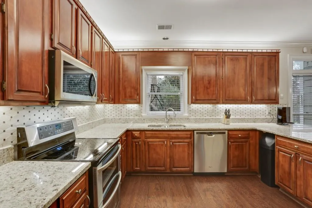 7155 Roswell Road Unit 4, Sandy Springs, Georgia 30328, 3 Bedrooms Bedrooms, ,2 BathroomsBathrooms,Residential,Sold,7155 Roswell Road Unit 4,6677495