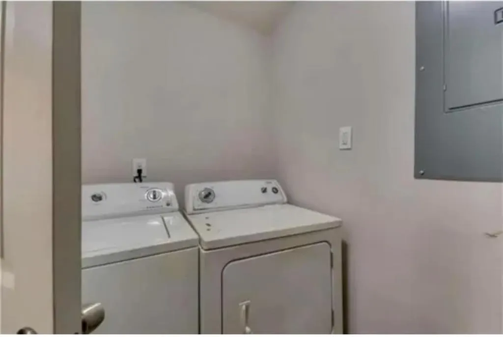 2386 Arno Court Nw, Atlanta, Georgia 30318, 3 Bedrooms Bedrooms, ,1 BathroomBathrooms,Residential,For Sale,2386 Arno Court Nw,7630617