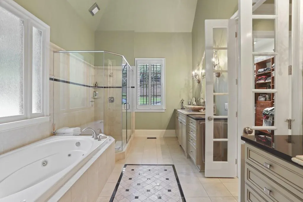 7806 Stables Drive, Sandy Springs, Georgia 30350, 5 Bedrooms Bedrooms, ,4 BathroomsBathrooms,Residential,Sold,7806 Stables Drive,6596177