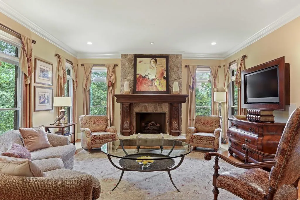 7806 Stables Drive, Sandy Springs, Georgia 30350, 5 Bedrooms Bedrooms, ,4 BathroomsBathrooms,Residential,Sold,7806 Stables Drive,6596177
