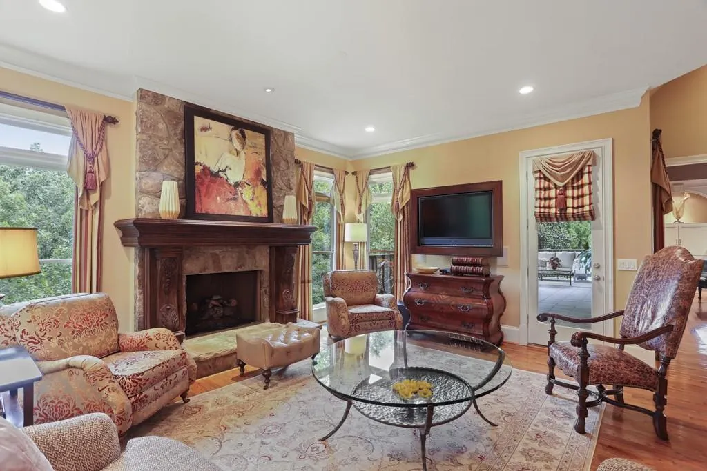 7806 Stables Drive, Sandy Springs, Georgia 30350, 5 Bedrooms Bedrooms, ,4 BathroomsBathrooms,Residential,Sold,7806 Stables Drive,6596177