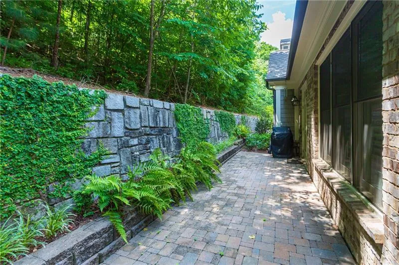 325 Riversedge Drive, Atlanta, Georgia 30339, 5 Bedrooms Bedrooms, ,3 BathroomsBathrooms,Residential,Sold,325 Riversedge Drive,6624528
