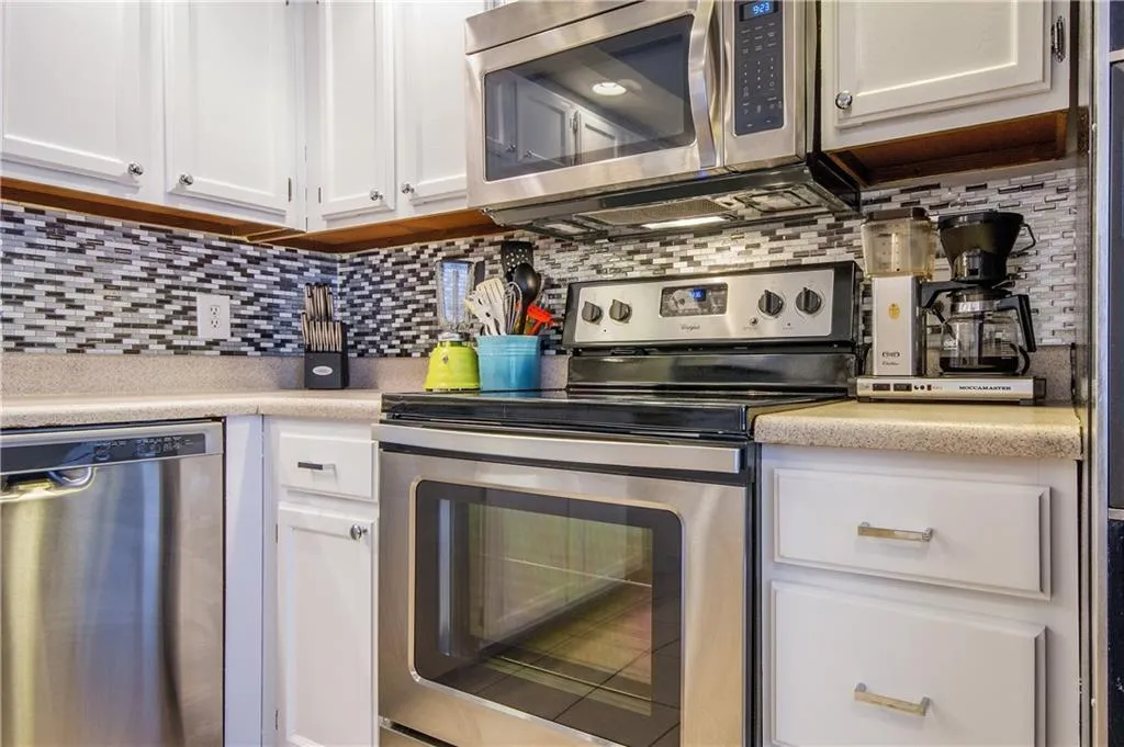 98 Goldrush Circle, Atlanta, Georgia 30328, 2 Bedrooms Bedrooms, ,2 BathroomsBathrooms,Residential,Sold,98 Goldrush Circle,5647830