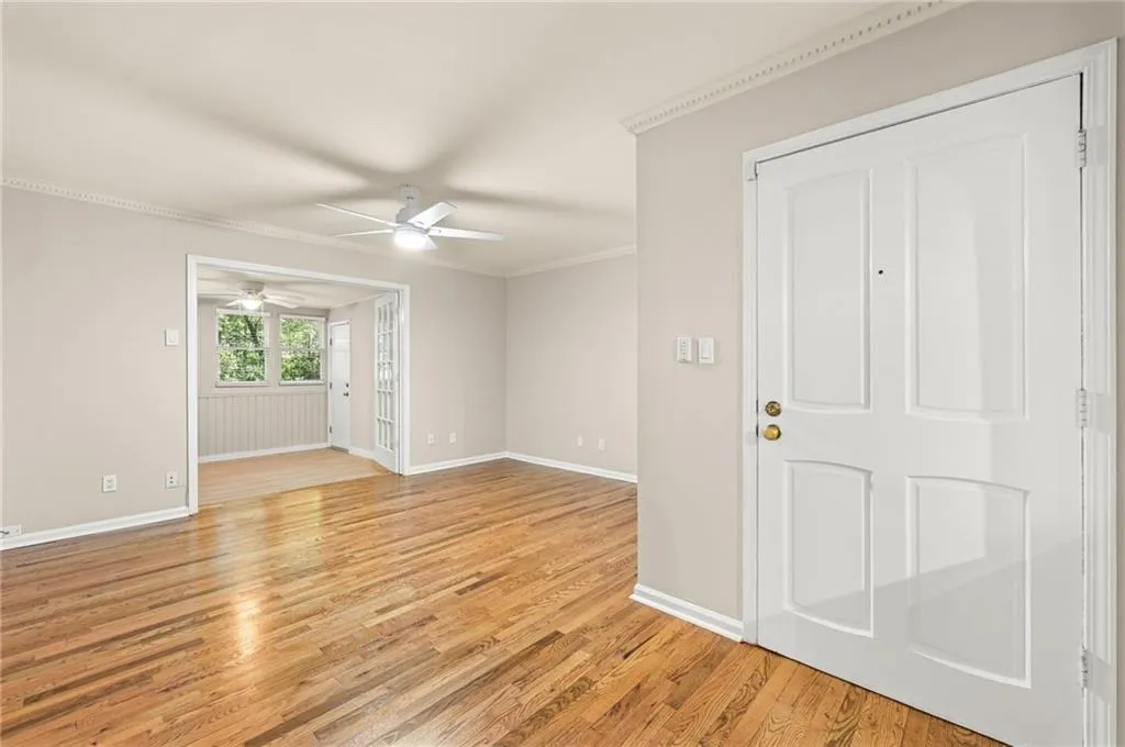 VIEW INTO SUNROOM FROM FRONT DOOR
