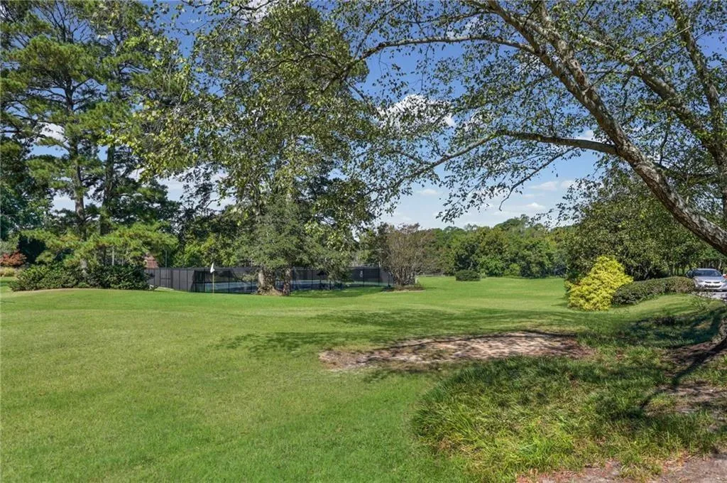 18 hole 3 par course.