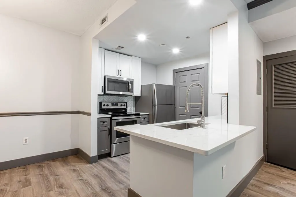 1074 Peachtree Walk Ne Unit 115, Atlanta, Georgia 30309, 2 Bedrooms Bedrooms, ,2 BathroomsBathrooms,Residential,For Sale,1074 Peachtree Walk Ne Unit 115,7560965