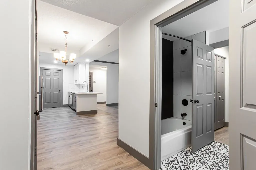 1074 Peachtree Walk Ne Unit 115, Atlanta, Georgia 30309, 2 Bedrooms Bedrooms, ,2 BathroomsBathrooms,Residential,For Sale,1074 Peachtree Walk Ne Unit 115,7560965