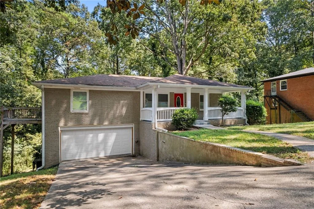 479 Larchmont Circle Nw, Atlanta, Georgia 30318, 4 Bedrooms Bedrooms, 0 ,2 BathroomsBathrooms,Residential,Sold,479 Larchmont Circle Nw,7651975