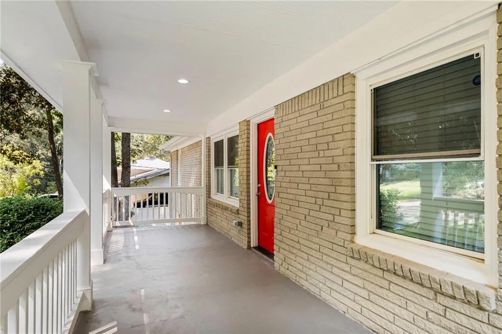 479 Larchmont Circle Nw, Atlanta, Georgia 30318, 4 Bedrooms Bedrooms, 0 ,2 BathroomsBathrooms,Residential,Sold,479 Larchmont Circle Nw,7651975
