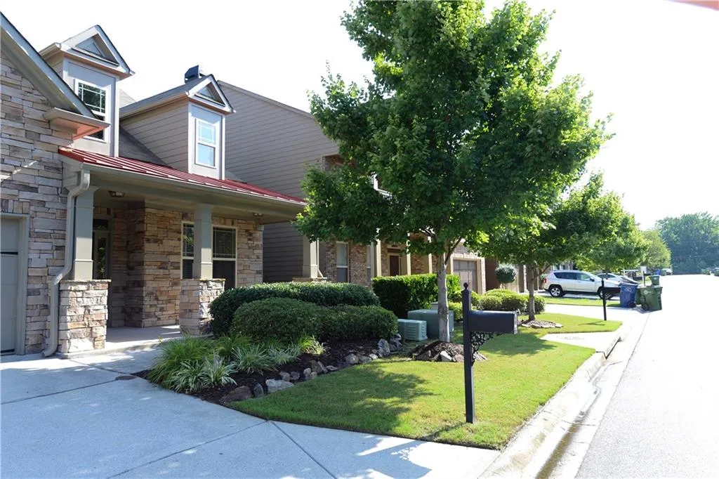 2066 Village Crest Drive, Atlanta, Georgia 30318, 3 Bedrooms Bedrooms, ,2 BathroomsBathrooms,Residential,Sold,2066 Village Crest Drive,5719292