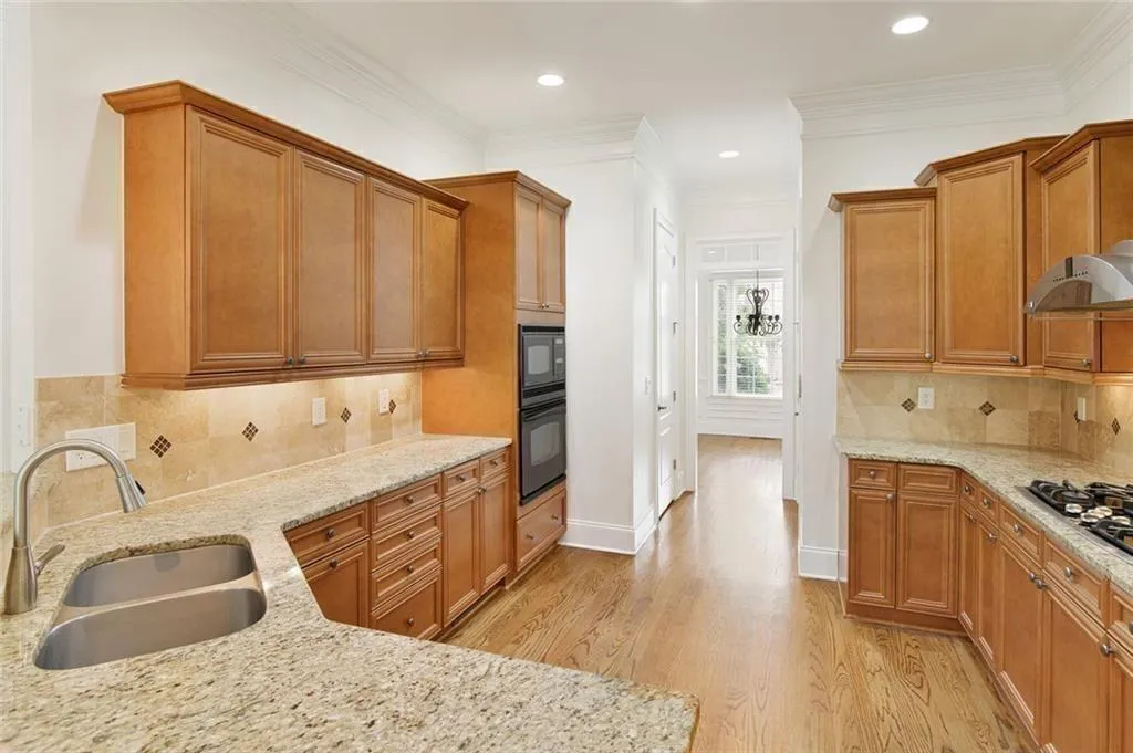 956 Persimmon Point Ne, Sandy Springs, Georgia 30328, 2 Bedrooms Bedrooms, ,2 BathroomsBathrooms,Residential,For Sale,956 Persimmon Point Ne,7741091