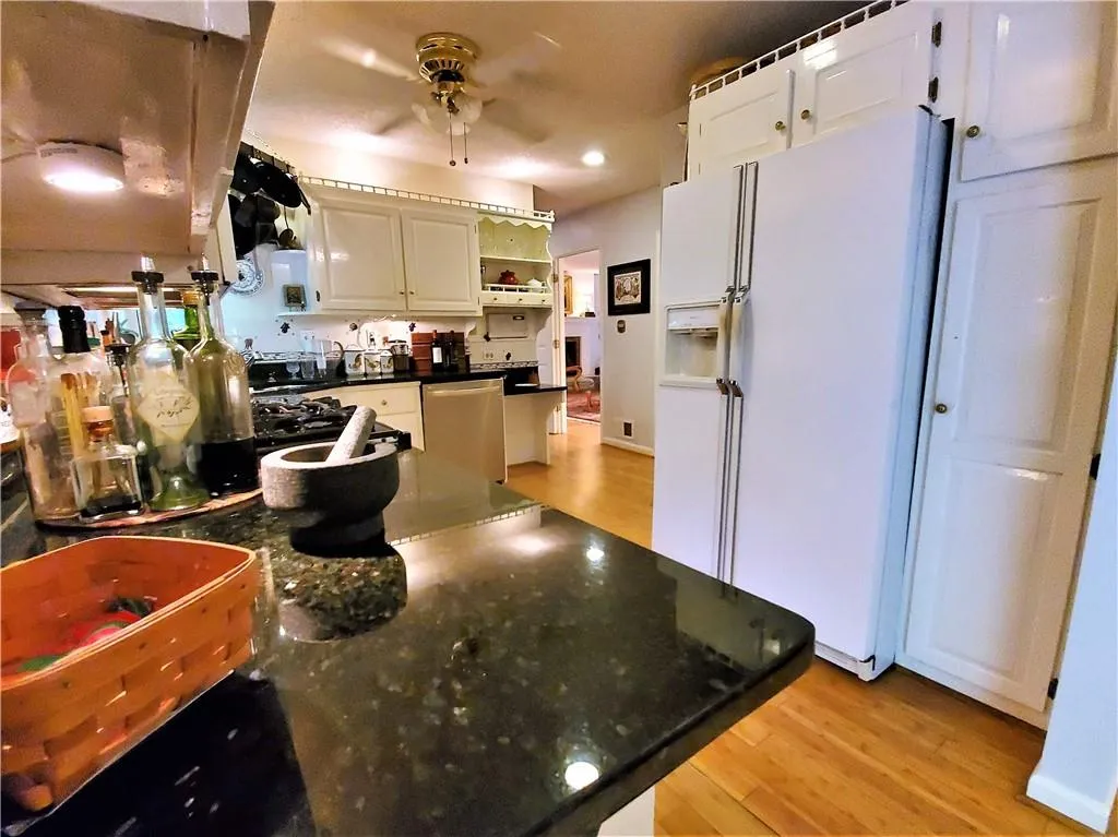 5495 E Idlewood Lane, Sandy Springs, Georgia 30327, 4 Bedrooms Bedrooms, ,3 BathroomsBathrooms,Residential,Sold,5495 E Idlewood Lane,6511760