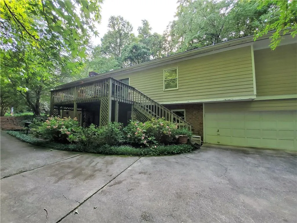5495 E Idlewood Lane, Sandy Springs, Georgia 30327, 4 Bedrooms Bedrooms, ,3 BathroomsBathrooms,Residential,Sold,5495 E Idlewood Lane,6511760
