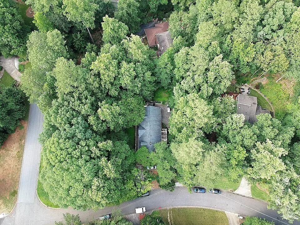5495 E Idlewood Lane, Sandy Springs, Georgia 30327, 4 Bedrooms Bedrooms, ,3 BathroomsBathrooms,Residential,Sold,5495 E Idlewood Lane,6511760