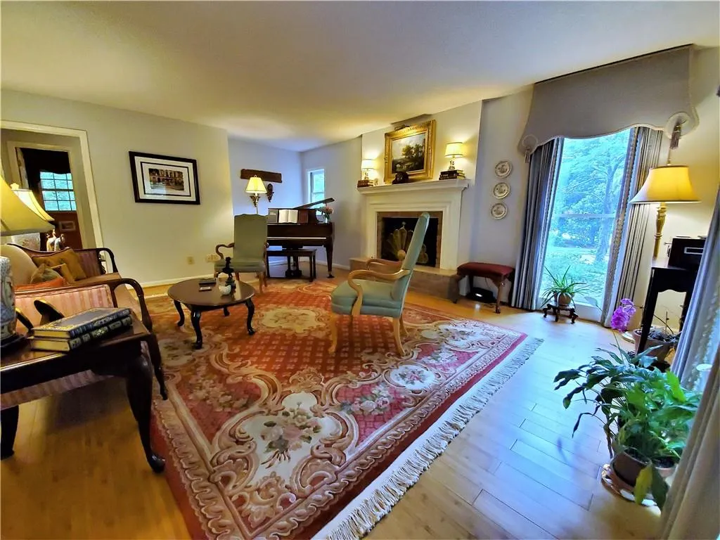 5495 E Idlewood Lane, Sandy Springs, Georgia 30327, 4 Bedrooms Bedrooms, ,3 BathroomsBathrooms,Residential,Sold,5495 E Idlewood Lane,6511760