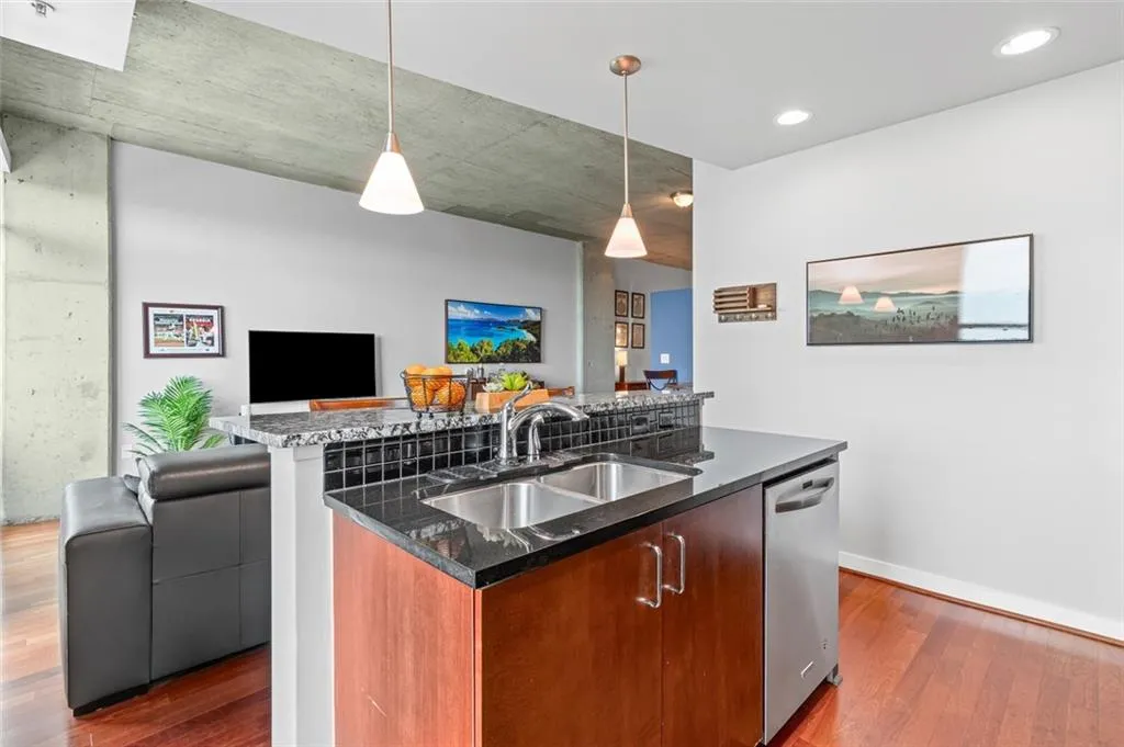 250 Pharr Road Ne Unit 1914, Atlanta, Georgia 30305, 1 Bedroom Bedrooms, ,1 BathroomBathrooms,Residential,For Sale,250 Pharr Road Ne Unit 1914,7571435
