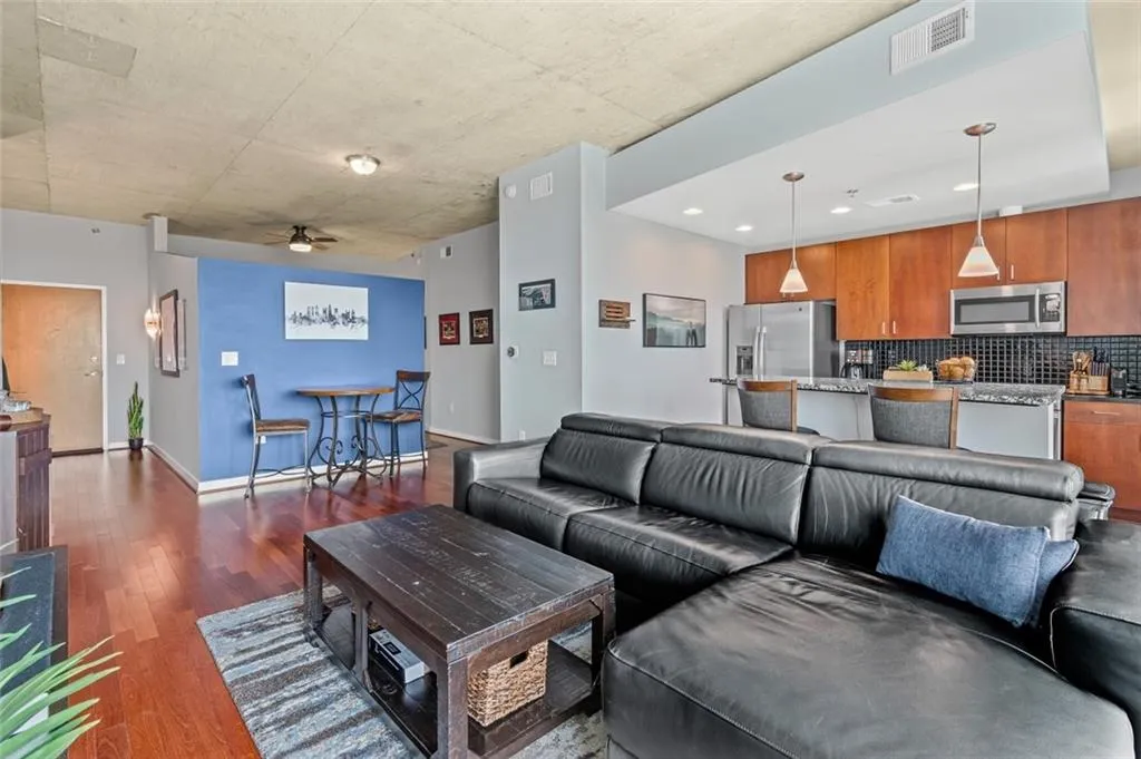 250 Pharr Road Ne Unit 1914, Atlanta, Georgia 30305, 1 Bedroom Bedrooms, ,1 BathroomBathrooms,Residential,For Sale,250 Pharr Road Ne Unit 1914,7571435