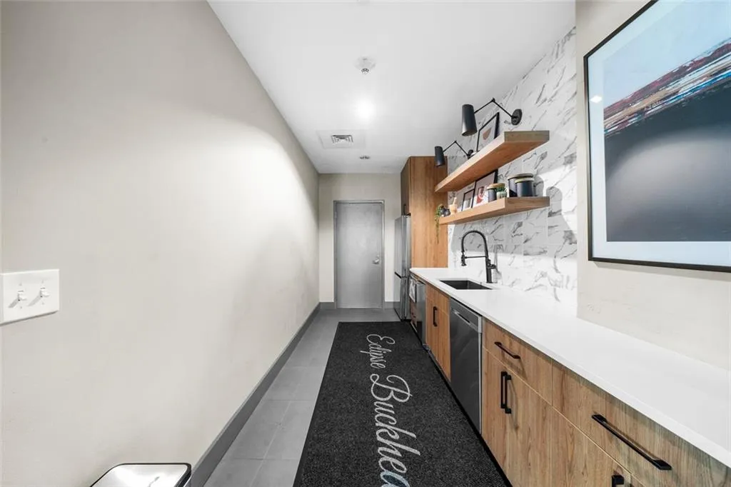 250 Pharr Road Ne Unit 1914, Atlanta, Georgia 30305, 1 Bedroom Bedrooms, ,1 BathroomBathrooms,Residential,For Sale,250 Pharr Road Ne Unit 1914,7571435