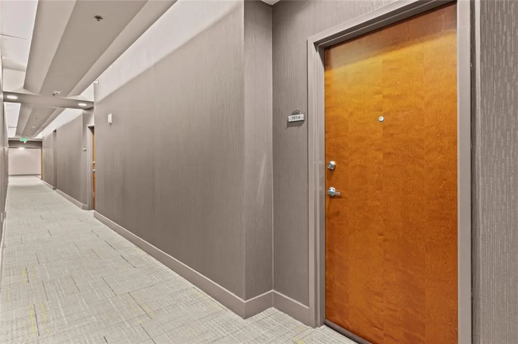 250 Pharr Road Ne Unit 1914, Atlanta, Georgia 30305, 1 Bedroom Bedrooms, ,1 BathroomBathrooms,Residential,For Sale,250 Pharr Road Ne Unit 1914,7571435