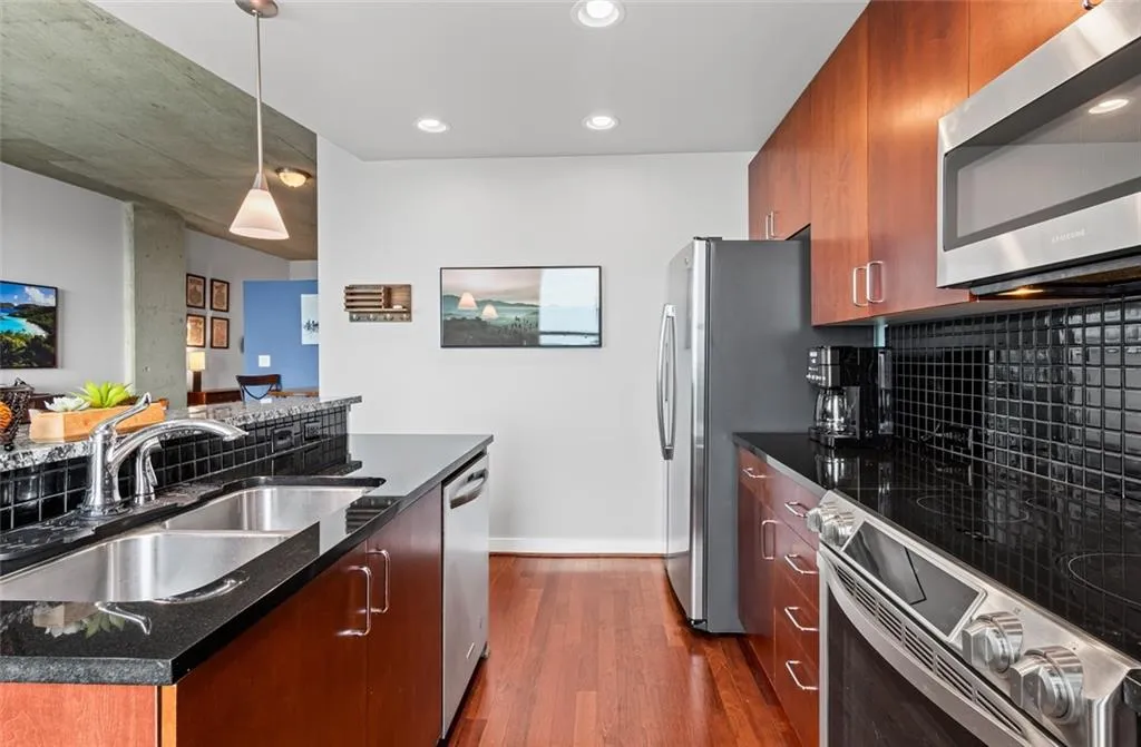 250 Pharr Road Ne Unit 1914, Atlanta, Georgia 30305, 1 Bedroom Bedrooms, ,1 BathroomBathrooms,Residential,For Sale,250 Pharr Road Ne Unit 1914,7571435