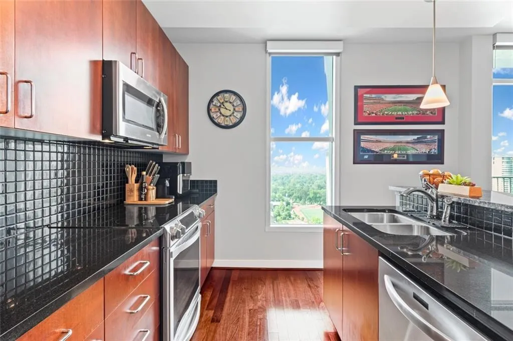 250 Pharr Road Ne Unit 1914, Atlanta, Georgia 30305, 1 Bedroom Bedrooms, ,1 BathroomBathrooms,Residential,For Sale,250 Pharr Road Ne Unit 1914,7571435