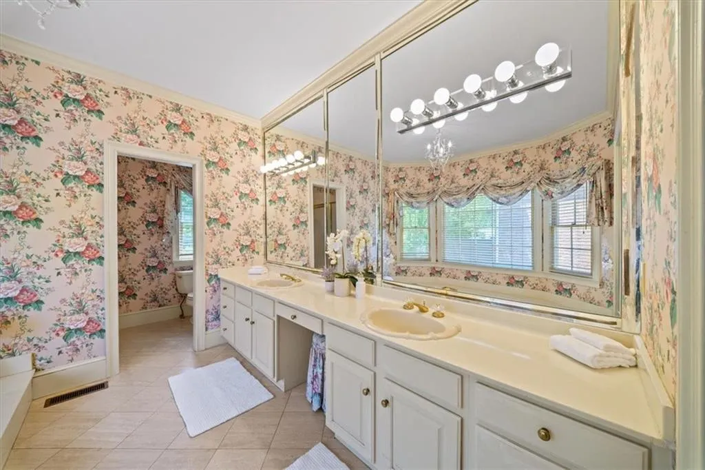 7805 N Spalding Lake Drive, Sandy Springs, Georgia 30350, 4 Bedrooms Bedrooms, ,3 BathroomsBathrooms,Residential,For Sale,7805 N Spalding Lake Drive,7750200