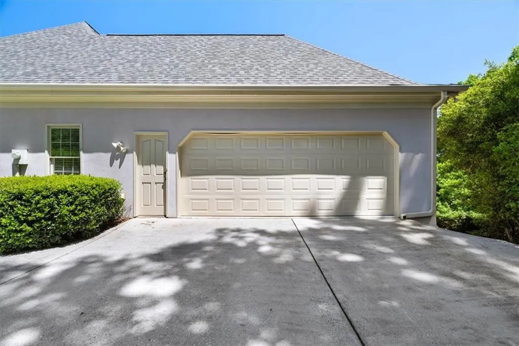 7805 N Spalding Lake Drive, Sandy Springs, Georgia 30350, 4 Bedrooms Bedrooms, ,3 BathroomsBathrooms,Residential,For Sale,7805 N Spalding Lake Drive,7750200