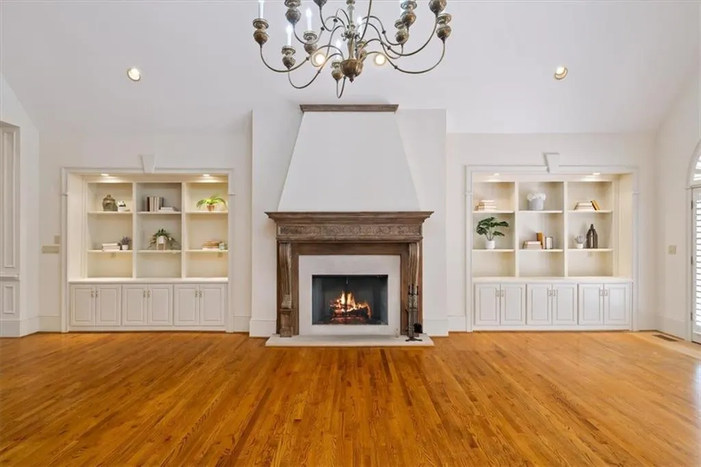 7805 N Spalding Lake Drive, Sandy Springs, Georgia 30350, 4 Bedrooms Bedrooms, ,3 BathroomsBathrooms,Residential,For Sale,7805 N Spalding Lake Drive,7750200