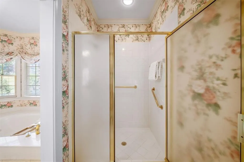 7805 N Spalding Lake Drive, Sandy Springs, Georgia 30350, 4 Bedrooms Bedrooms, ,3 BathroomsBathrooms,Residential,For Sale,7805 N Spalding Lake Drive,7750200